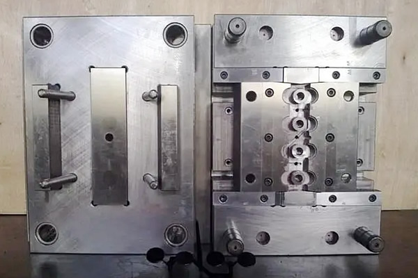 What is a plastic mold? What are the main types of plastic molds for forming plastic parts?
