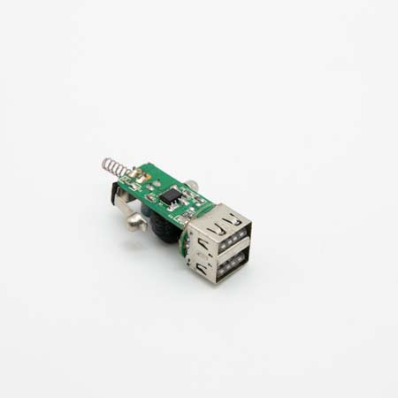 12 V 车载充电器